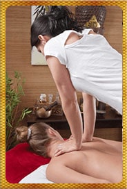 Thai-Massagetechnik bei Frau